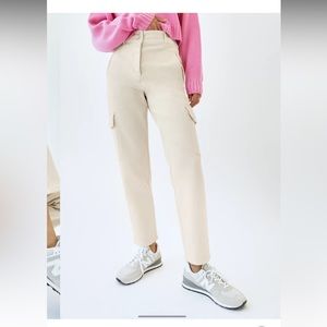 Aritzia Wilfred Free Modern Cargo Pants in Black